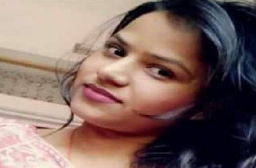 PCS Officer Suicidr 30 साल की महिला पीसीएस अधिकारी का शव घर में पंखे से लटकता पाया गया, कमरे में सुसाइड नोट भी मिला