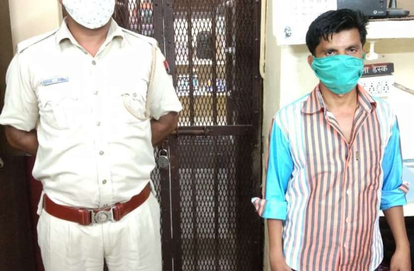 कोच अटैण्डेंट ने चुराया यात्री का मोबाइल, गिरफ्तार कोच अटैण्डेंट ने चुराया यात्री का मोबाइल, गिरफ्तार