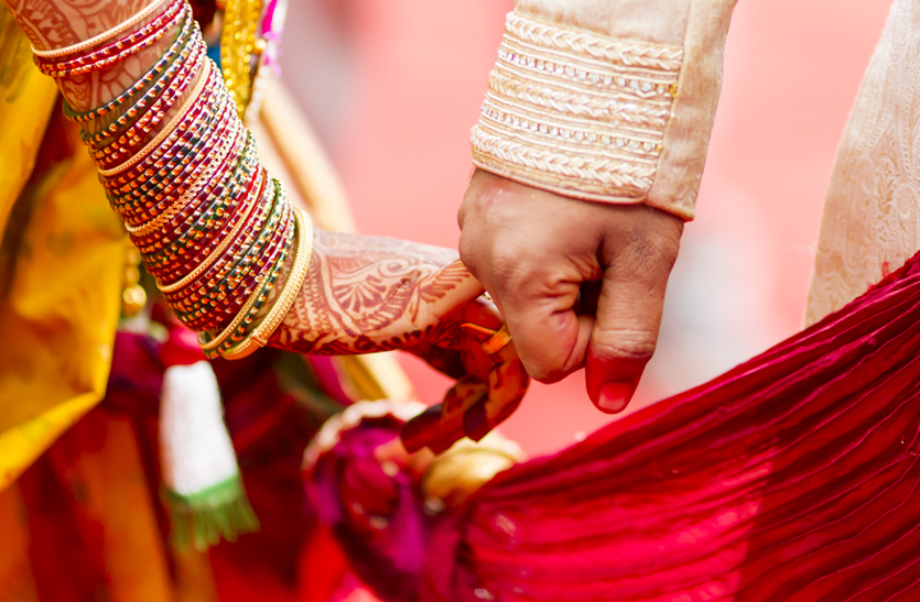 मिस कॉल से शुरू हुई प्रेम कहानी, प्रेमी संग शादी कर विदा हुईं डेढ़ वर्षीय बच्चे की मां मिस कॉल से शुरू हुई प्रेम कहानी, प्रेमी संग शादी कर विदा हुईं डेढ़ वर्षीय बच्चे की मां