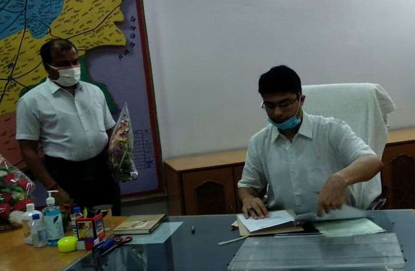 पदभार संभालने के बाद जिले के विकास को लेकर यह बोले जिला कलक्टर पदभार संभालने के बाद जिले के विकास को लेकर यह बोले जिला कलक्टर