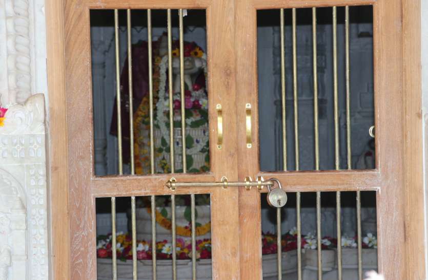 mahadev.jpg भक्तों ने घरों पर ही की भोलेनाथ की आराधना, शिवालय श्रद्धालुओं के लिए रहे बंद