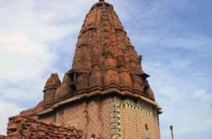 Krishna mandir Islamabad में सरकारी मदद से बनने वाले मंदिर की नीव तोड़ी, कट्टरपंथियों ने जमीन पर जबरन अजान दी
