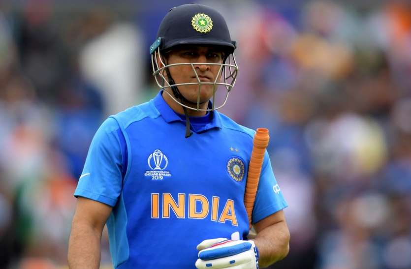 ms_dhoni_02.jpg