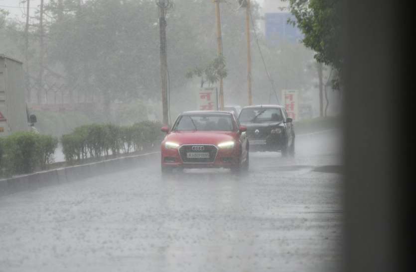 #monsoon_live जबलपुर में बारिश की लुकाछिपी मौसम: मेघों ने किया सावन का स्वागत, दूसरे दिन सूरज बादलों की लुकाछिपी शुरू उमस बढ़ी: वीडियो