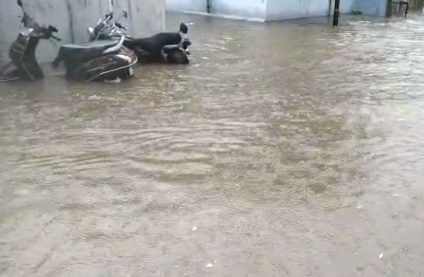 राजस्थान मौसम: जयपुर में मानसून सीजन की पहली जोरदार बारिश, सडकें बनी दरिया देखें तस्वीरें