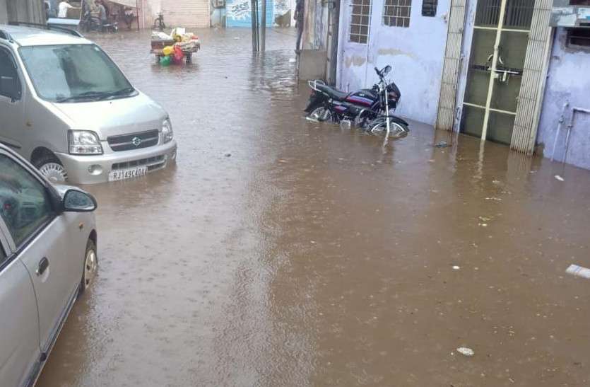 राजस्थान मौसम: जयपुर में मानसून सीजन की पहली जोरदार बारिश, सडकें बनी दरिया देखें तस्वीरें