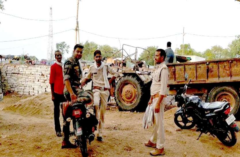 फोरेस्ट टीम पर हमला कर माफिया ले गए रेत से भरे ट्रैक्टर फोरेस्ट टीम पर हमला कर माफिया ले गए रेत से भरे ट्रैक्टर