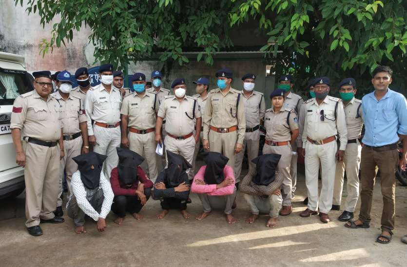 दस साल से काम कर रहे ड्राइवर ने अपने साथियों के साथ बनाई थी लूट की कहानी दस साल से काम कर रहे ड्राइवर ने अपने साथियों के साथ बनाई थी लूट की कहानी