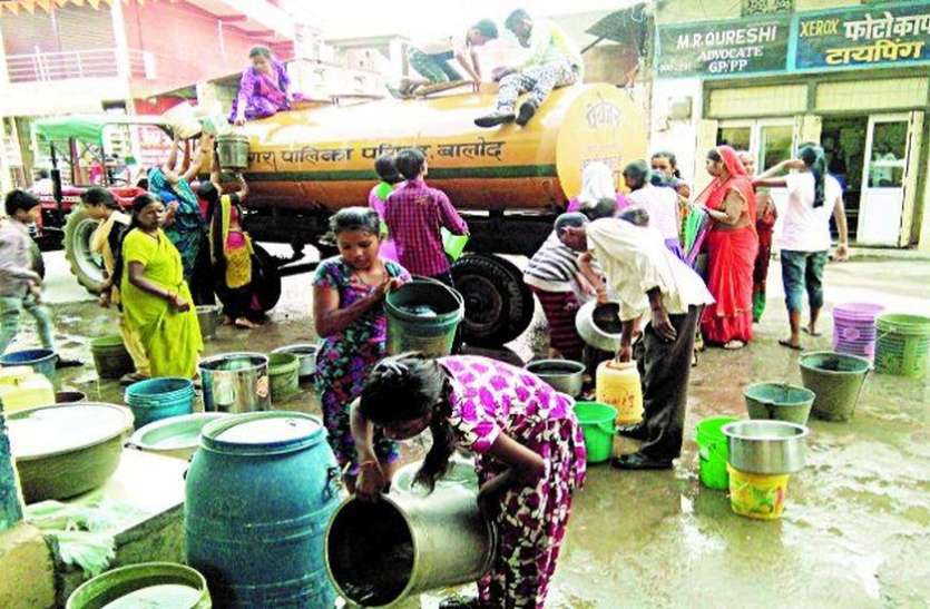 पेयजल समस्या को लेकर लाल डिग्गी के सामने जाम लगाया पेयजल समस्या को लेकर लाल डिग्गी के सामने जाम लगाया