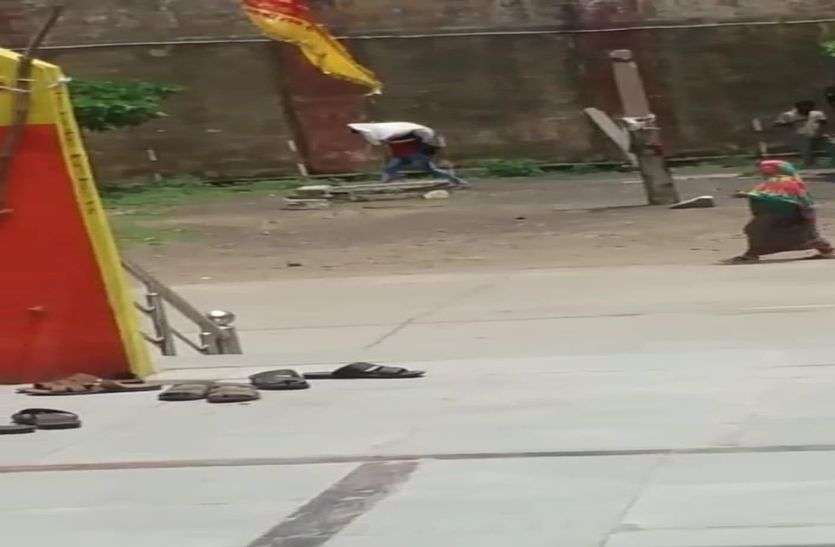 गरीबों के राशन पर खुलेआम 'डाका' देखें LIVE VIDEO