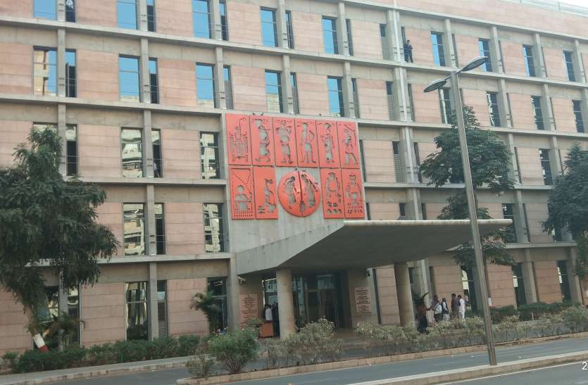 Gujarat: लॉकडाउन के दौरान ऑनलाइन रोजगार मेले के मार्फत 4500 को नौकरी Gujarat: लॉकडाउन के दौरान ऑनलाइन रोजगार मेले के मार्फत 4500 को नौकरी