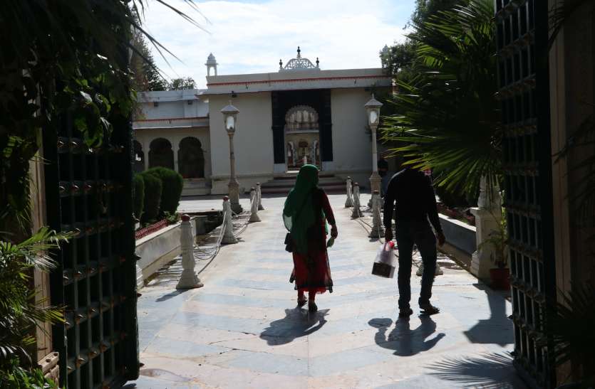 saheliyon_ki_bari.jpg पर्यटन स्थल खुले हुआ एक माह, सहेलियों की बाड़ी पहुंचे सर्वाधिक पर्यटक