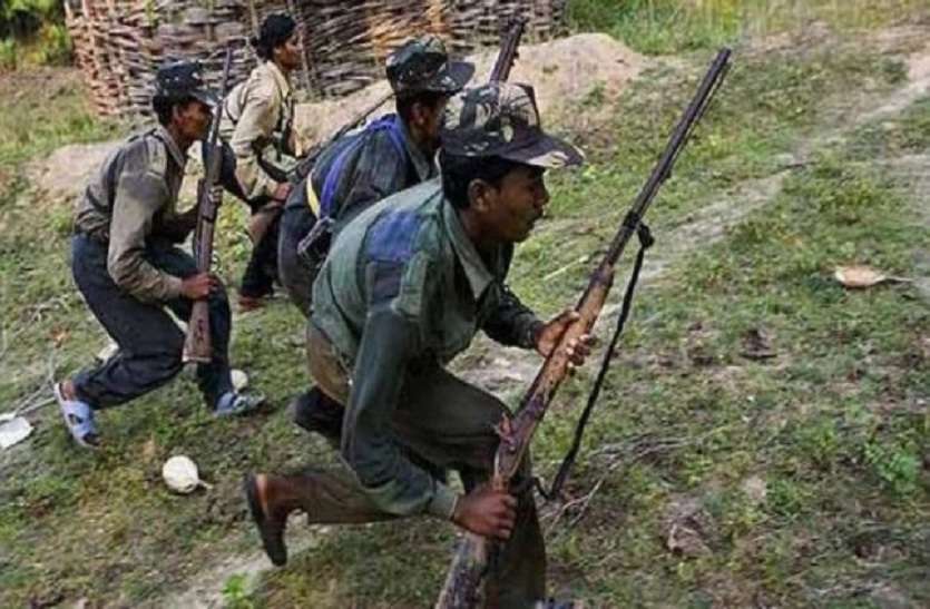 नक्सल प्रभावित क्षेत्र में दो संगठनों में हुई भीषण फायरिंग, पुलिस का सर्च ऑपरेशन नक्सल प्रभावित क्षेत्र में दो संगठनों में हुई भीषण फायरिंग, पुलिस का सर्च ऑपरेशन
