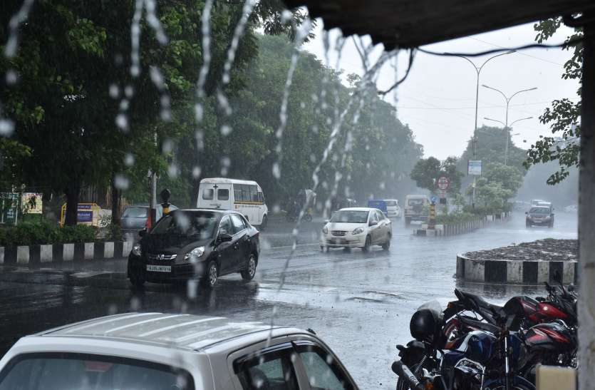 वलसाड में एनडीआरएफ टीम तैनात वलसाड में एनडीआरएफ टीम तैनात