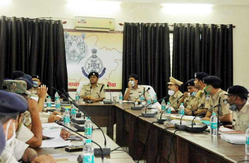 SP expressed resentment over pending matters पेंडिंग मामलों पर एसपी ने जताई नाराजगी, थाना प्रभारियों पर होगी कार्रवाई