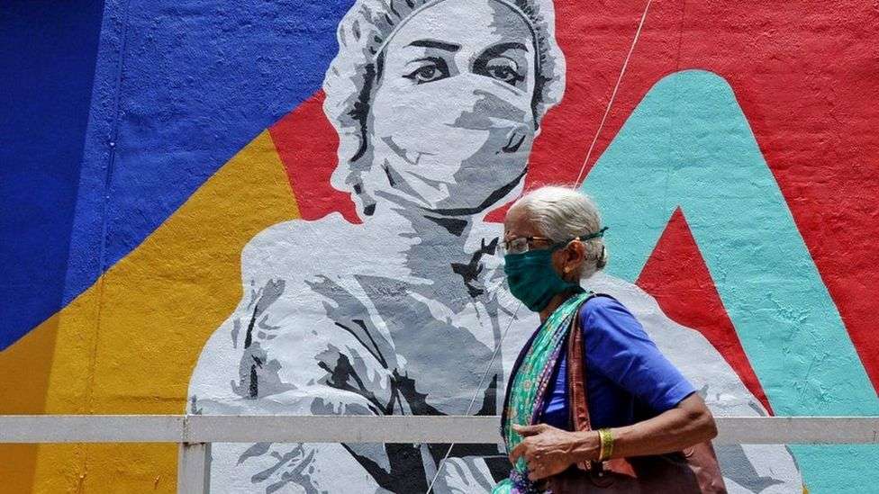 दुनिया के सबसे ज़्यादा प्रभावित देश अमरीका के सबसे प्रभावी 6 चिकित्सा विशेषज्ञों से जानें वे कोरोना महामारी से कैसे लड़ रहे हैं