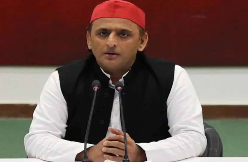 एसटीएफ की गाड़ी के एक्सीडेंट पर बोले अखिलेश, 'कार नहीं पलटी, सरकार पलटने से बचायी गई है' एसटीएफ की गाड़ी के एक्सीडेंट पर बोले अखिलेश, 'कार नहीं पलटी, सरकार पलटने से बचायी गई है'