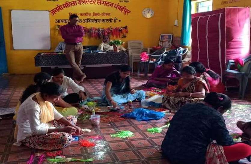 rakhi.jpg Raksha Bandhan: चाईनीज राखियों को टक्कर देने अब छत्तीसगढ़ी थीम पर बनी देशी राखियां