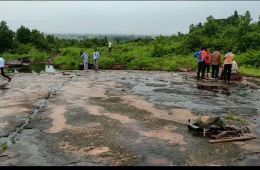 patrika जंगल में मिला युवक का क्षतविक्षत शव, हत्या की आशंका