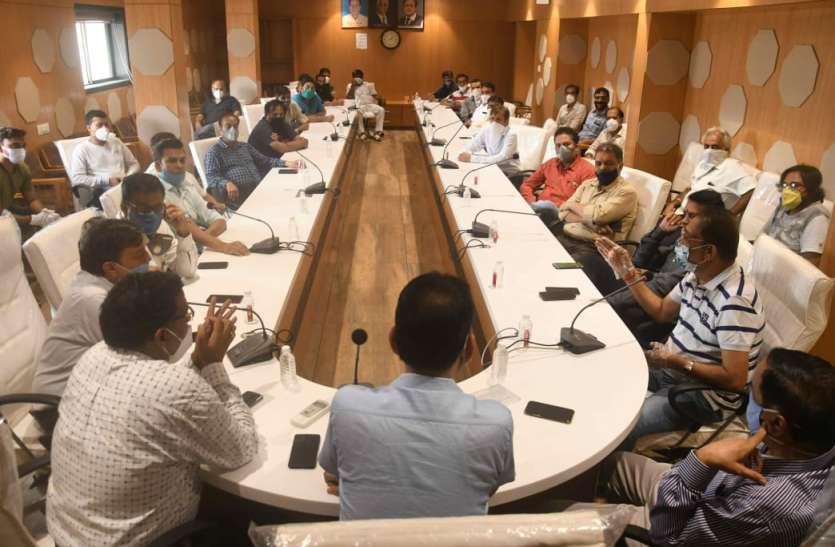 रिंगरोड कपड़ा बाजार वापस ऑड-ईवन मोड पर रिंगरोड कपड़ा बाजार वापस ऑड-ईवन मोड पर