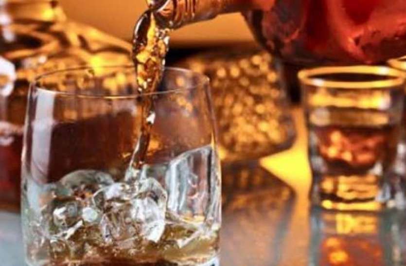 43 liter liquor of 43 hundred seized from the possession of the accuse आरोपियों के कब्जे से 43 सौ की 43 लीटर शराब जब्त