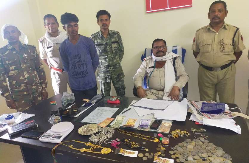 मुंबई से लौटे दीदी-जीजा तो व्यापारी का पूरा परिवार चला गया क्वारेंटाइन सेंटर, लौटे तो घर का नजारा देख उडे होश, फिर... मुंबई से लौटे दीदी-जीजा तो व्यापारी का पूरा परिवार चला गया क्वारेंटाइन सेंटर, लौटे तो घर का नजारा देख उडे होश, फिर...