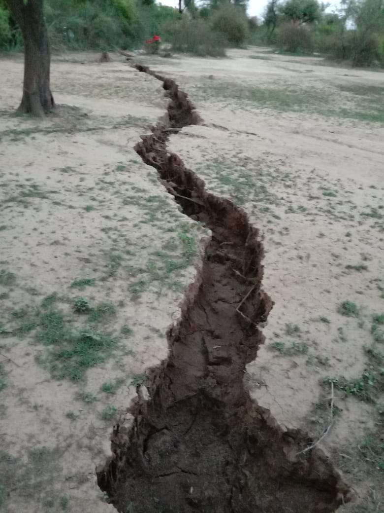 Land crack in narnaul haryana