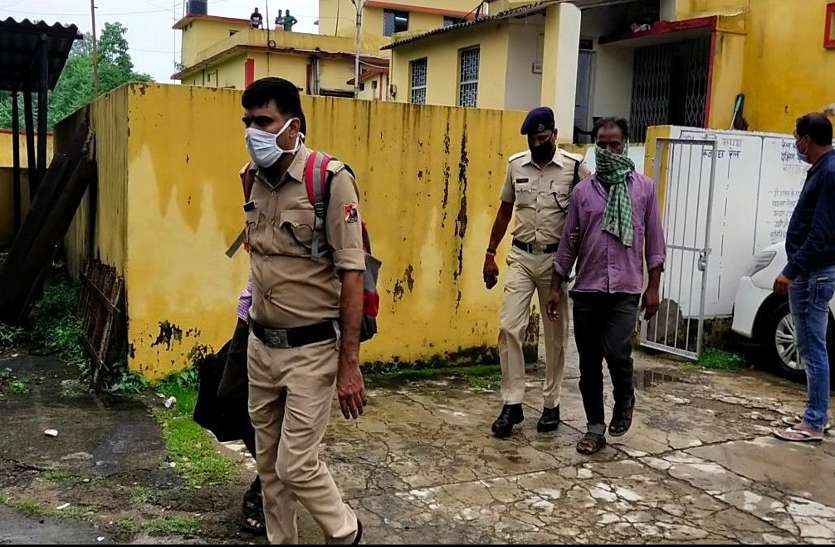 Breaking News: रेलवे के 2 बड़े अफसर समेत 7 गिरफ्तार, रेल आईजी-डीएसपी व क्राइम ब्रांच की टीम ने मारा छापा Breaking News: रेलवे के 2 बड़े अफसर समेत 7 गिरफ्तार, रेल आईजी-डीएसपी व क्राइम ब्रांच की टीम ने मारा छापा