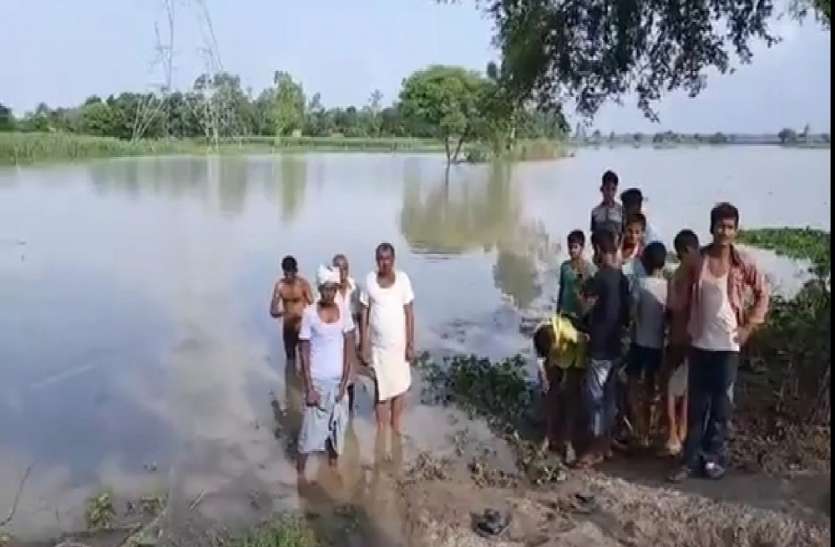 सरयू में आई बाढ़ से टूटा कई गांव का संपर्क सरयू में आई बाढ़ से टूटा कई गांव का संपर्क
