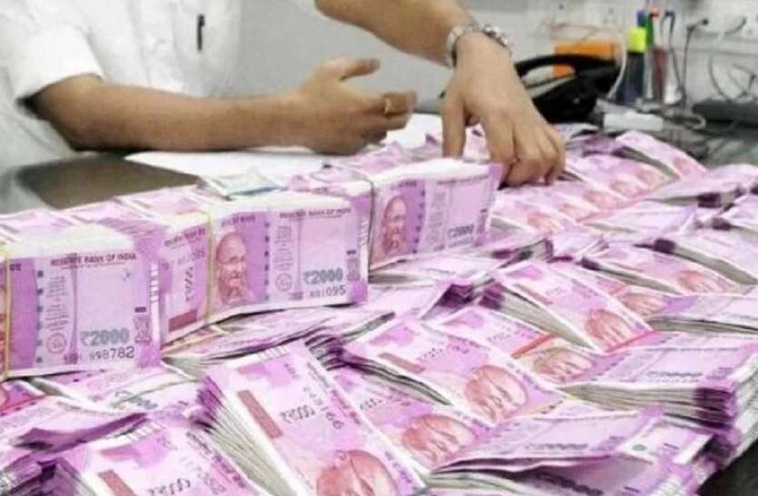 cash_1525158212.jpg एसआई भर्ती परीक्षा के दूसरे दिन जयपुर से बड़ा खुलासा, इतने लाख रुपए में हुआ था परीक्षा का सौदा