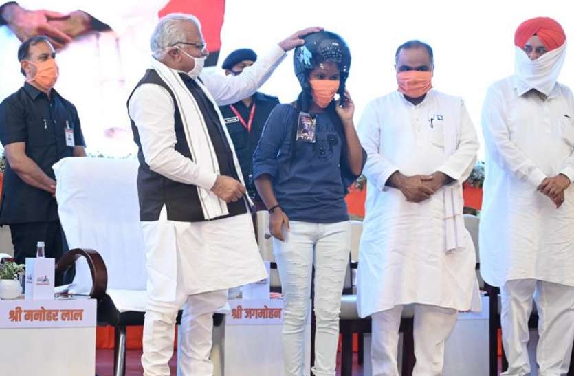 hariyana news कॉलेज से पासआउट होने पर छात्राओं को डिग्री के साथ ही मिलेगा पासपोर्ट : सीएम खट्टर