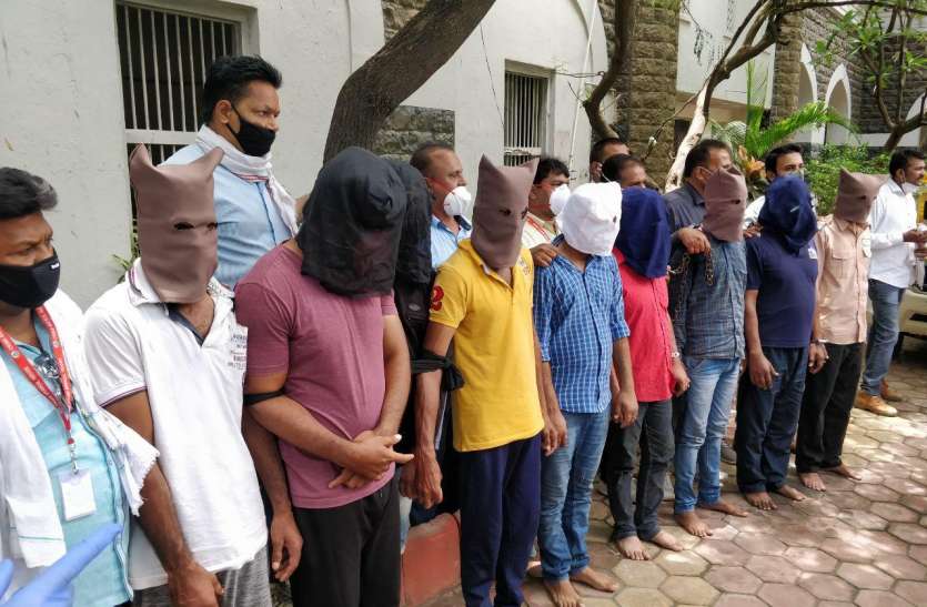 उषा नगर में हुई दिनदहाड़े लूट के आरोपियों को पुलिस ने किया गिरफ्तार उषा नगर में हुई दिनदहाड़े लूट के आरोपियों को पुलिस ने किया गिरफ्तार