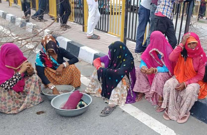 काम पूरा, फिर भी मनरेगा में कम मजदूरी काम पूरा, फिर भी मनरेगा में कम मजदूरी
