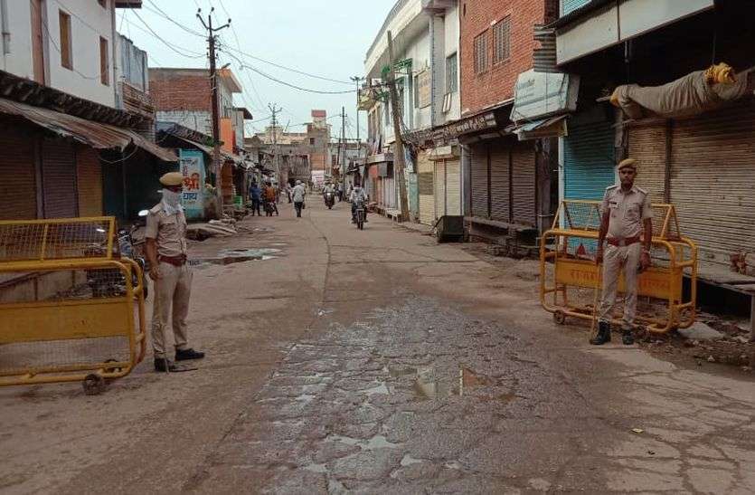 City Bari's market remained closed on Sunday curfew, the jawans were seen on barricades संडे कफ्र्यू में बंद रहा शहर बाड़ी का बाजार, बेरिकेड्स पर मुस्तैद दिखे जवान