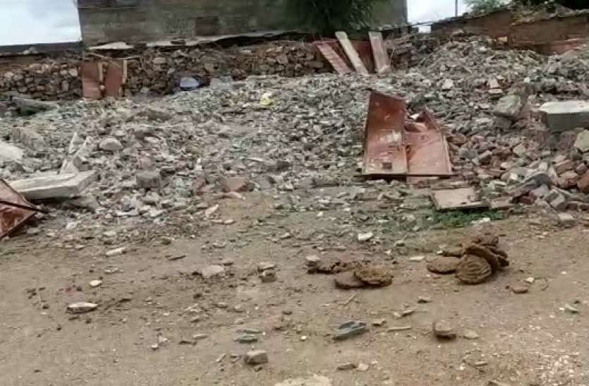 खुले आसमान में चल रहे विद्यालय के लिए मिली भूमि, भवन निर्माण का खुला रास्ता खुले आसमान में चल रहे विद्यालय के लिए मिली भूमि, भवन निर्माण का खुला रास्ता
