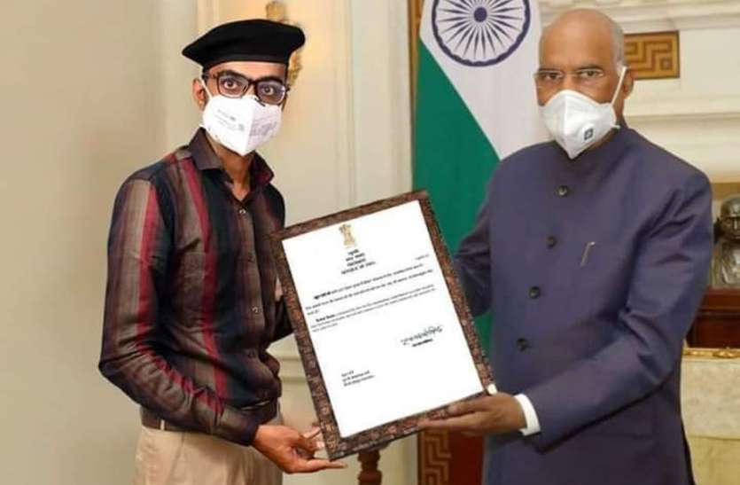 मोबाइल नम्बर से राष्ट्रपति की फोटो एडिट करने वाले की तलाश मोबाइल नम्बर से राष्ट्रपति की फोटो एडिट करने वाले की तलाश
