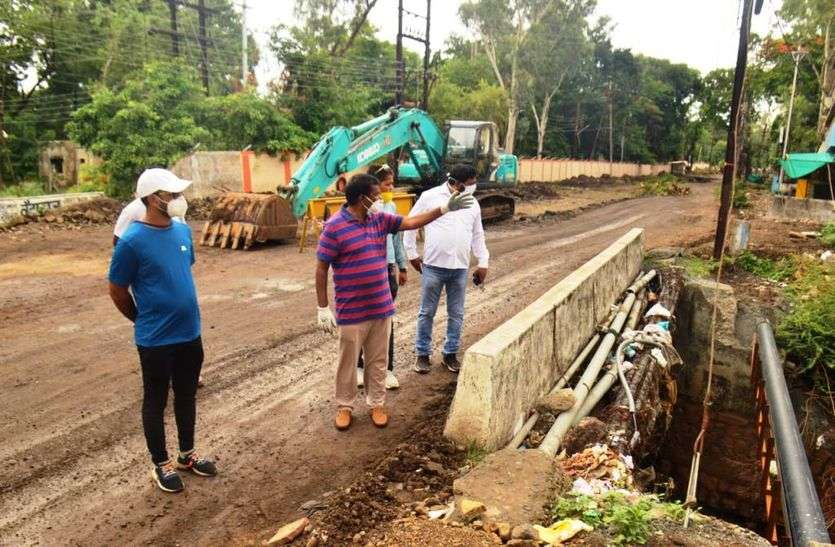 पढ़ें नगर निगम आयुक्त ने किसे कहा, इस बार माफ कर रहा, अगली बार गलती नहीं हो पढ़ें नगर निगम आयुक्त ने किसे कहा, इस बार माफ कर रहा, अगली बार गलती नहीं हो