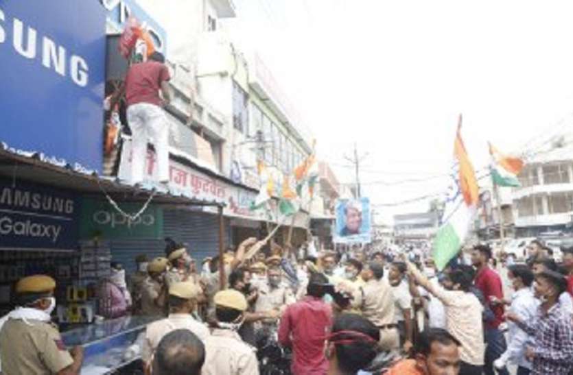 vv_1.jpg गुस्से में कांग्रेस कार्यकर्ता, भाजपा कार्यालय पर किया प्रदर्शन