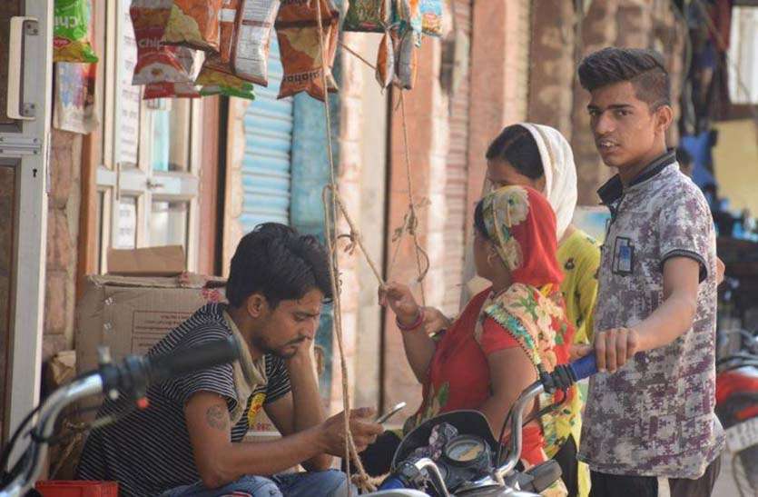 मास्क हटा तो कटा चालान, बचाव का बहाना अजब-गजब, इसने अभी-अभी हटाया तो उसे चाहिए राहत मास्क हटा तो कटा चालान, बचाव का बहाना अजब-गजब, इसने अभी-अभी हटाया तो उसे चाहिए राहत
