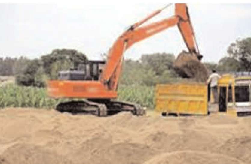 sand crime चंबल बजरी से भरा ट्रक पकड़ा, तीन गिरफ्तार