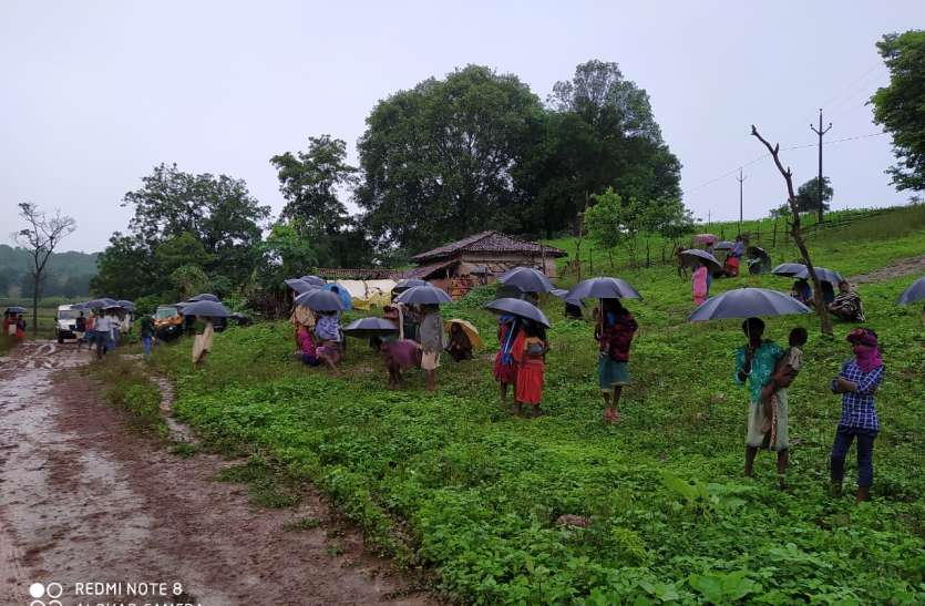 घर में सो रहे एक बैगा की धारदार हथियान से हत्या घर में सो रहे एक बैगा की धारदार हथियान से हत्या