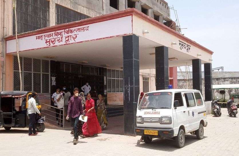 ऐसा क्या हुआ कि महिला डॉक्टर रोने लगी ऐसा क्या हुआ कि महिला डॉक्टर रोने लगी