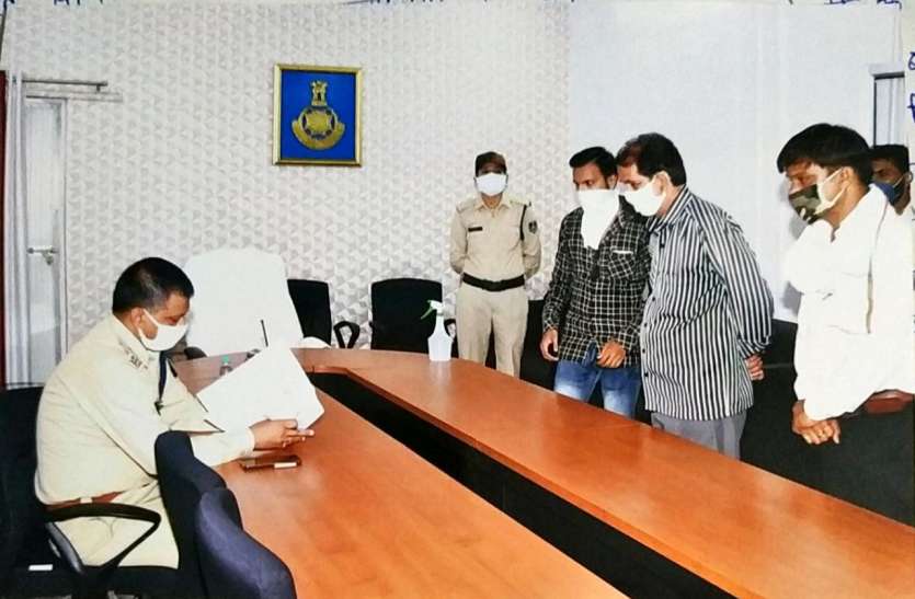 sikayat.jpg सोने की कीमत में उछाल, गिरवी जेवर पर नीयत डोली