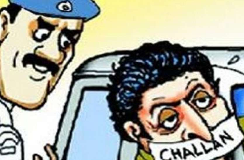 sre-12.jpg अजब-गजब: कार चलाते वक्त हेलमेट नहीं लगाने पर पुलिस ने लगाया 3000 का जुर्माना