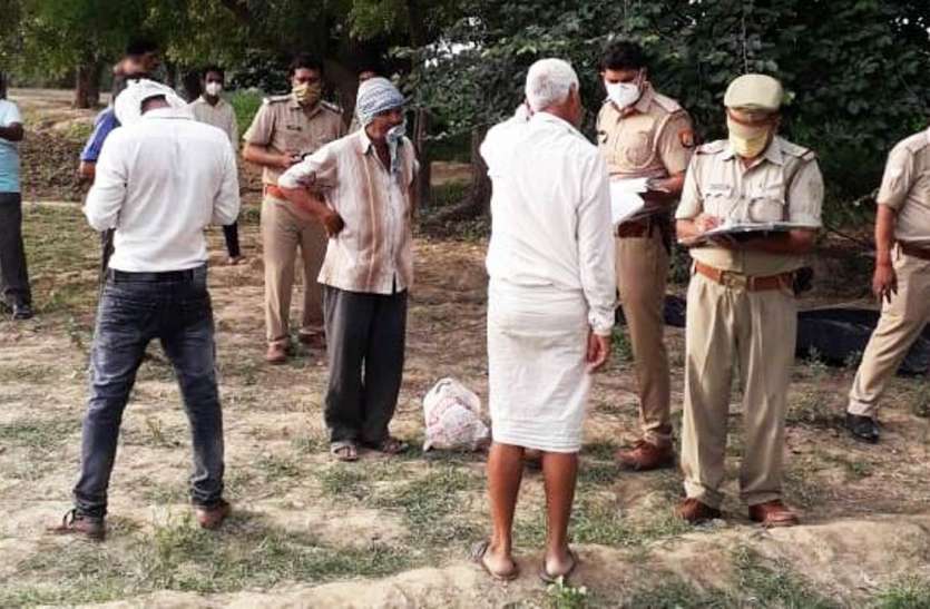 suicide youth पेड़ पर घुटनों के बल लटका मिला आगरा के युवक का शव, 200 मीटर दूर मिले कपड़े, एक्सरा और पहचान पत्र