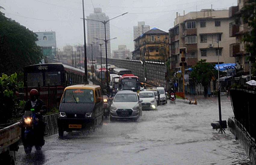Mumbai News : मुंबई में 110 मिमी बारिश, नीचले क्षेत्रों में भर गया पानी