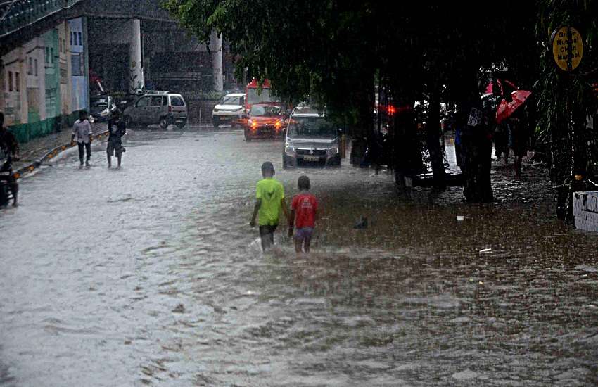 Mumbai News : मुंबई में 110 मिमी बारिश, नीचले क्षेत्रों में भर गया पानी