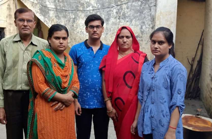 अमेरिका की यूनिवर्सिटी में पढ़कर देश की अर्थव्यवस्था सुधारेगा किसान का बेटा, सीबीएसई 12वीं परीक्षा में लाया 98.2 फीसदी नंबर अमेरिका की यूनिवर्सिटी में पढ़कर देश की अर्थव्यवस्था सुधारेगा किसान का बेटा, सीबीएसई 12वीं परीक्षा में लाया 98.2 फीसदी नंबर