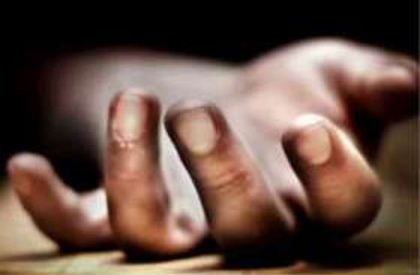 पत्नी के डंडे खाने से हुई पति की मौत, शैतान भगाने के लिए करती रहीं वार पत्नी के डंडे खाने से हुई पति की मौत, शैतान भगाने के लिए करती रहीं वार