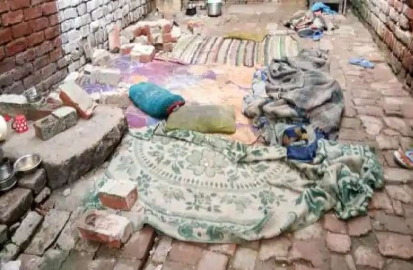 शाहजहांपुर में बंदरों के झुंड ने गिराई दीवार, मां-बेटी समेत पांच की मौत, सीएम ने किया मुआवजे का ऐलान शाहजहांपुर में बंदरों के झुंड ने गिराई दीवार, मां-बेटी समेत पांच की मौत, सीएम ने किया मुआवजे का ऐलान